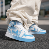 کفش کتانی دخترانه نایک جردن وان آبیسفید مدل Street Baggy Fit (ترند ۲۰۲۶)