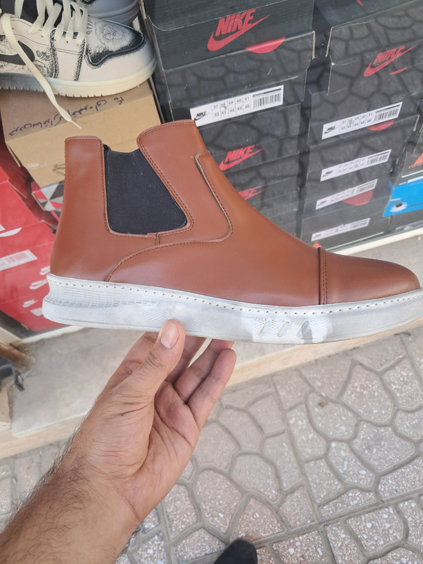 نیمبوت مردانه کشیمدل ایتالیا رنگ عسلی ( زیرش تو انبار مونده یکم سیاه شده)