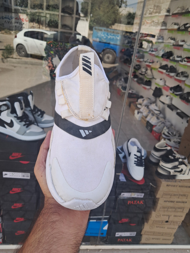 کتونی راحتی مردانه مدل Adidas رنگ سفید( تو انبار مونده زرد شده)