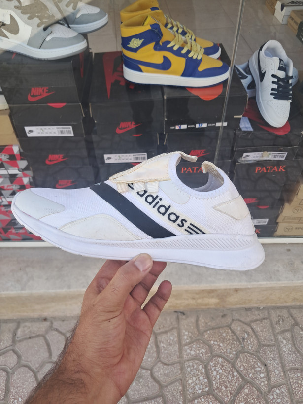 کتونی راحتی مردانه مدل Adidas رنگ سفید( تو انبار مونده زرد شده)